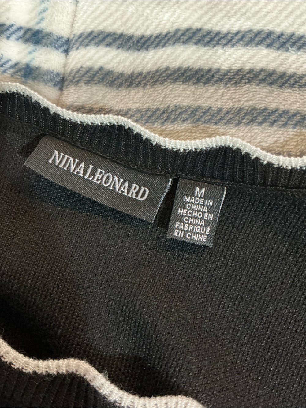 💙 NWT Nina Leonard Black White Knit Sweater Dress Scalloped Neckline Bell Sleeve - Picture 4 of 6
